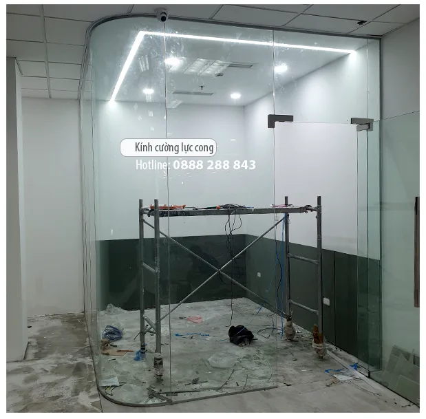 Kính cường lực uốn cong/KUC09 cua kinh cuong luc cong 3